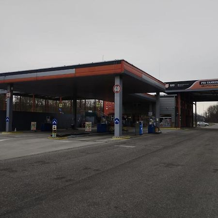 Gas Truck Centrum Holíč Exteriör bild