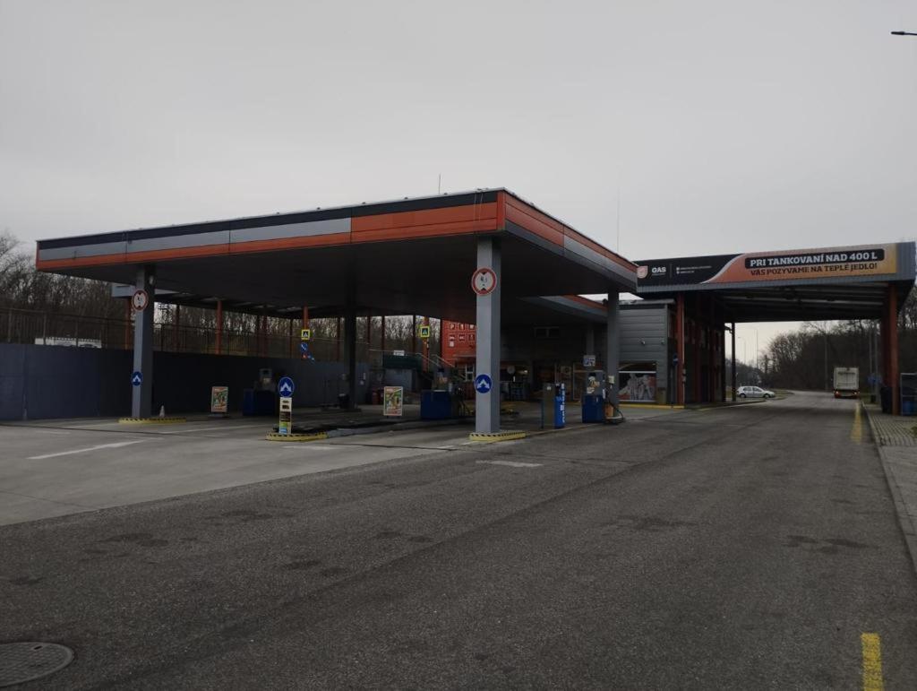 Gas Truck Centrum Holíč Exteriör bild